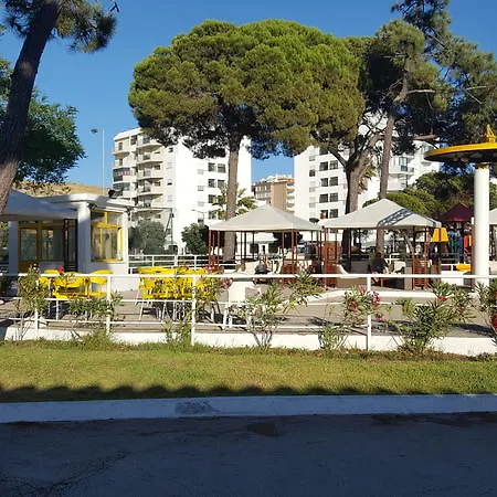 Parque De Campismo Orbitur 卡帕里卡海岸